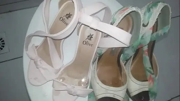 Amigo sandálias cunhada