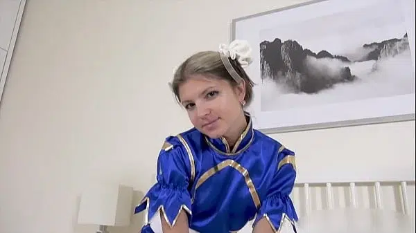 Chun Li fucks herself – cosplay