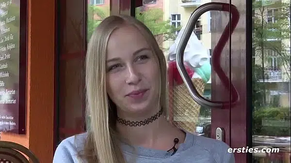 Ersties – Sprachkorrespondentin Sirena hat auf ihren Reisen immer ein Spielzeug dabei