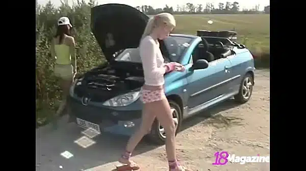 Foot Fetish Girls Piper Fawn And Lucie Suck Each Other’s Toes Outside!