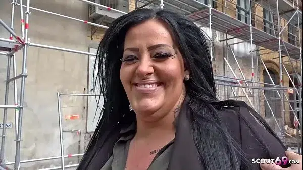 GERMAN SCOUT – Tattoo Teen mit Mega Titten und dicken Hintern bei spontanen Casting gevoegelt