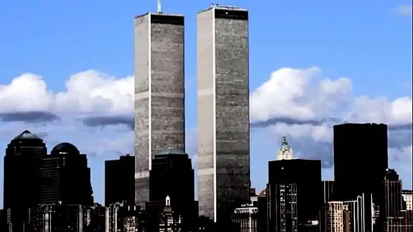 LA HISTORIA DE LAS TORRES GEMELAS [Youtube: Haroo]