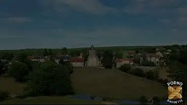 Lily, belle coquine atypique, adore bouffer de la bite et de la chatte