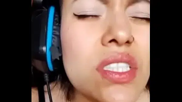 ME TOCO MIENTRAS VEO PORNO AQUI EN XVIDEOS CHORRO DE PLACER!