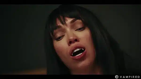 Octokuro Cosplays Vampirella – Horny Lesbian Vampire with Huge Tits Mesmerizes Sata Jones Into Hardcore Sex