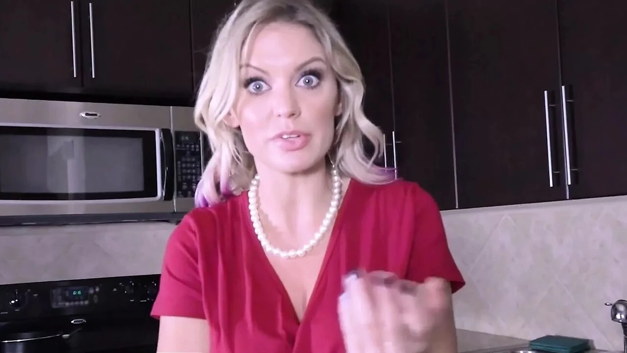 PervMom – Sexy Blonde Milf Gets Her Bubble Butt Bouncing While Being Drilled By Massive Cock