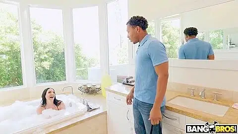 Ricky Bathtub – Ricki White