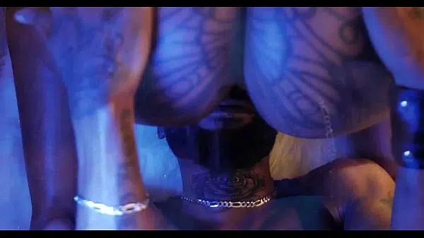 She put it in my face I had no choice bae