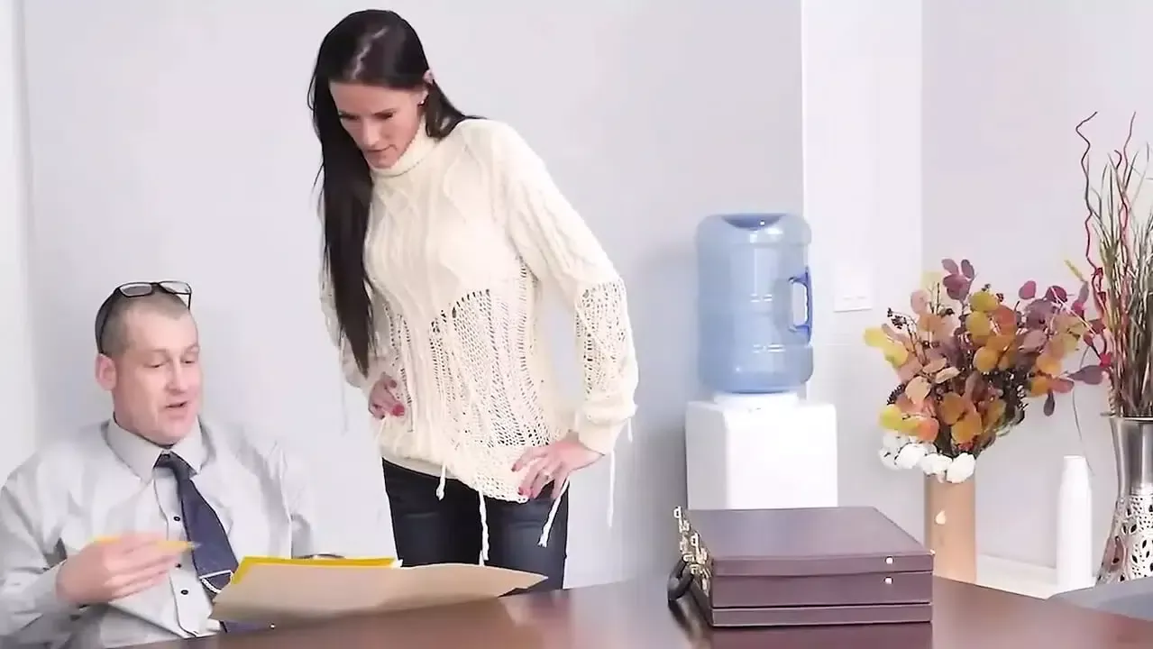 FamilyStrokes – Tiny 18 Years Old Babe Fucks Sales Agent Under Stepmom And Stepdad’s Guidance