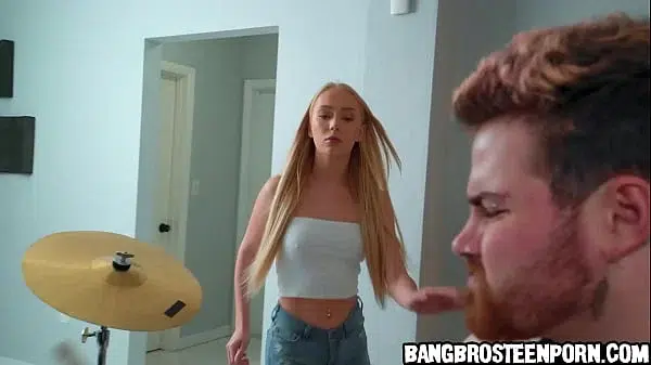 Can you I’m trying to masturbate quietly in my room!