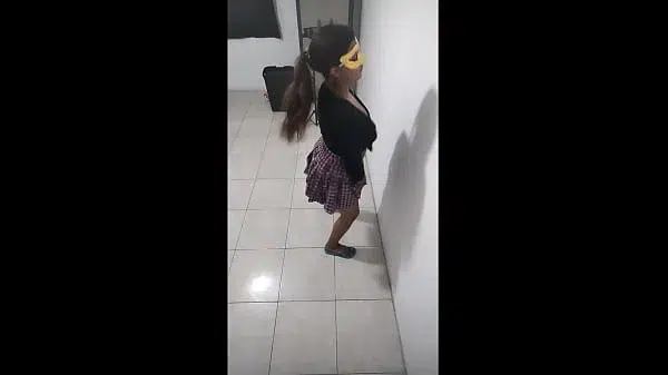 el departamento endemoniado!! estaba haciendo un video porno y despues de verlo me di cuenta que aparecio una mano por debajo de la cama. esto es macabro