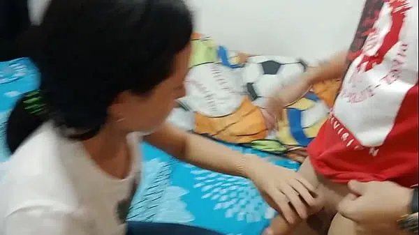 ME FOLLO A MI JOVEN HERMANASTRA LATINA DE CONEJO DEPILADO, ES TODA UNA PERVERTIDA Y CALIENTE TEEN – PORNO CASERO AMATEUR