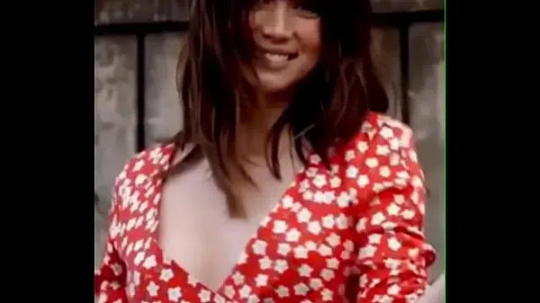 Mulheres de TOuro : Ana de Armas – dançando em camera lenta sem Sutiã e sem calcinha