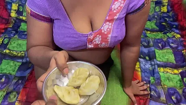 desi indian girlfriend ko momos khila kar oyo room me choda viral mms xvideo with hindi audio