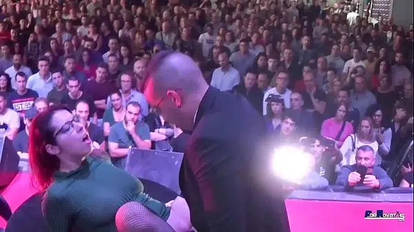 Grndes Tetas Romanticas De Zenda En Publico Chupando Polla