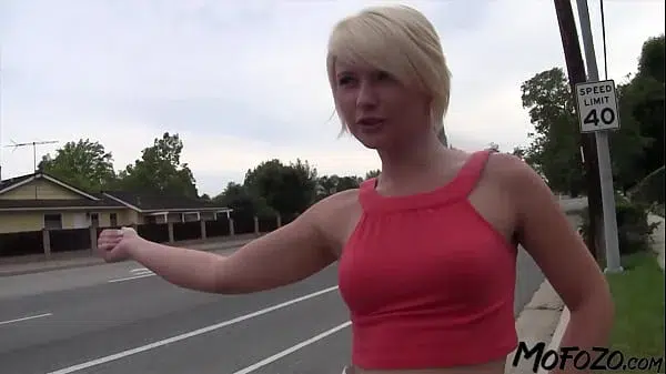Mofozo Com This Is How To Pick Up A Blonde Hitchhiker