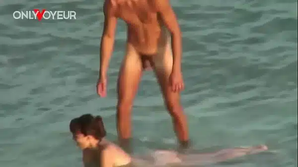 Beach Voyeur. She wanted to swallow, but got just body cumshot. Very hot couple beach sex!