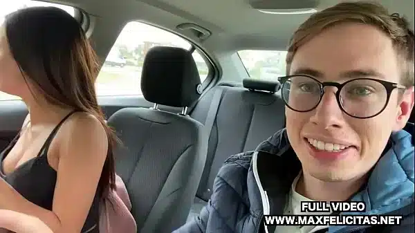 MAX FELICITAS SCOPA DI BRUTTO IN MACCHINA LA RAGAZZA ITALIANA MARTINA SMERALDI PRESENTANDOLA E SBORRANDOLE IN BOCCA