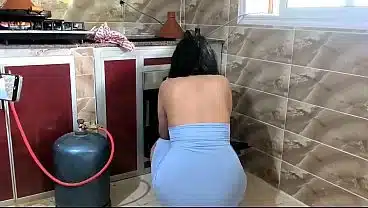 كفيل سعودي ينياك خادمه مصريه سكس عربي ساخن