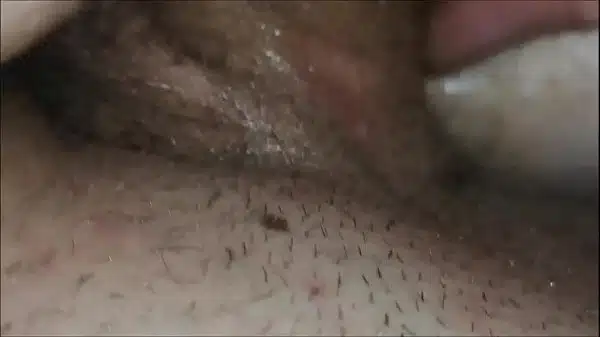 De regreso de Cancún, México … ¡Ahora dame un anal duro! MILF con un culo grueso es una adicta anal y ama todos sus agujeros follada duro.