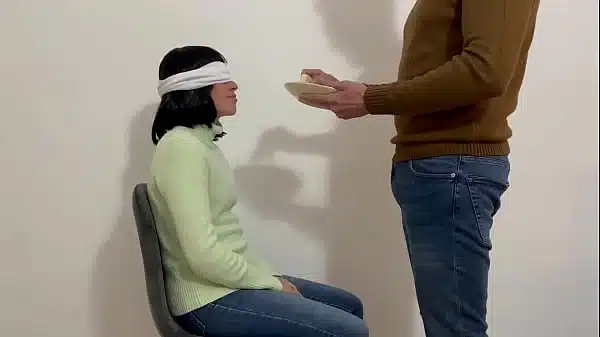 I call my new neighbor to play the game of unknown flavors, I put some food in her until I put my cock in her, she liked the taste because I can’t stop sucking the slutty bitch